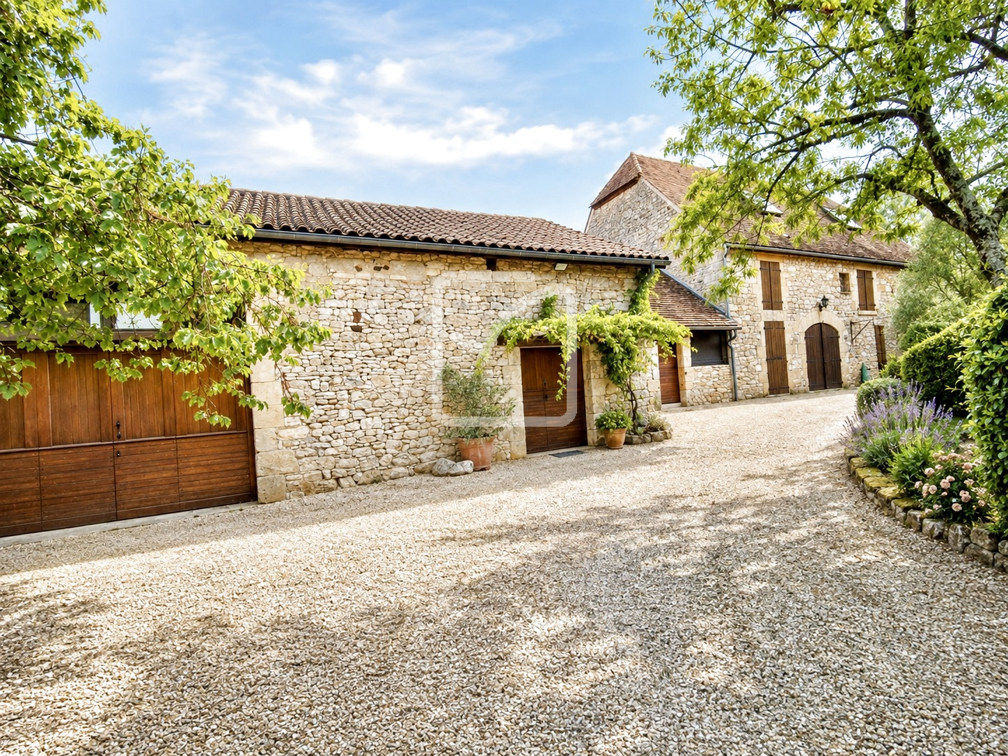 Maison à vendre à Reilhaguet, 253,98 m², 7 pièces – photo 1 sur 19