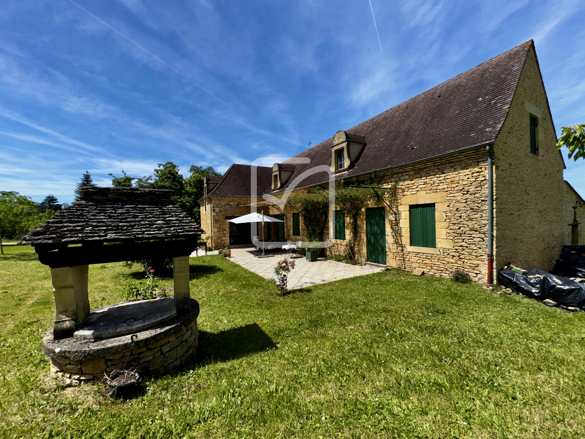 Propriété de caractère avec vaste maison 'pierre' et dépenda