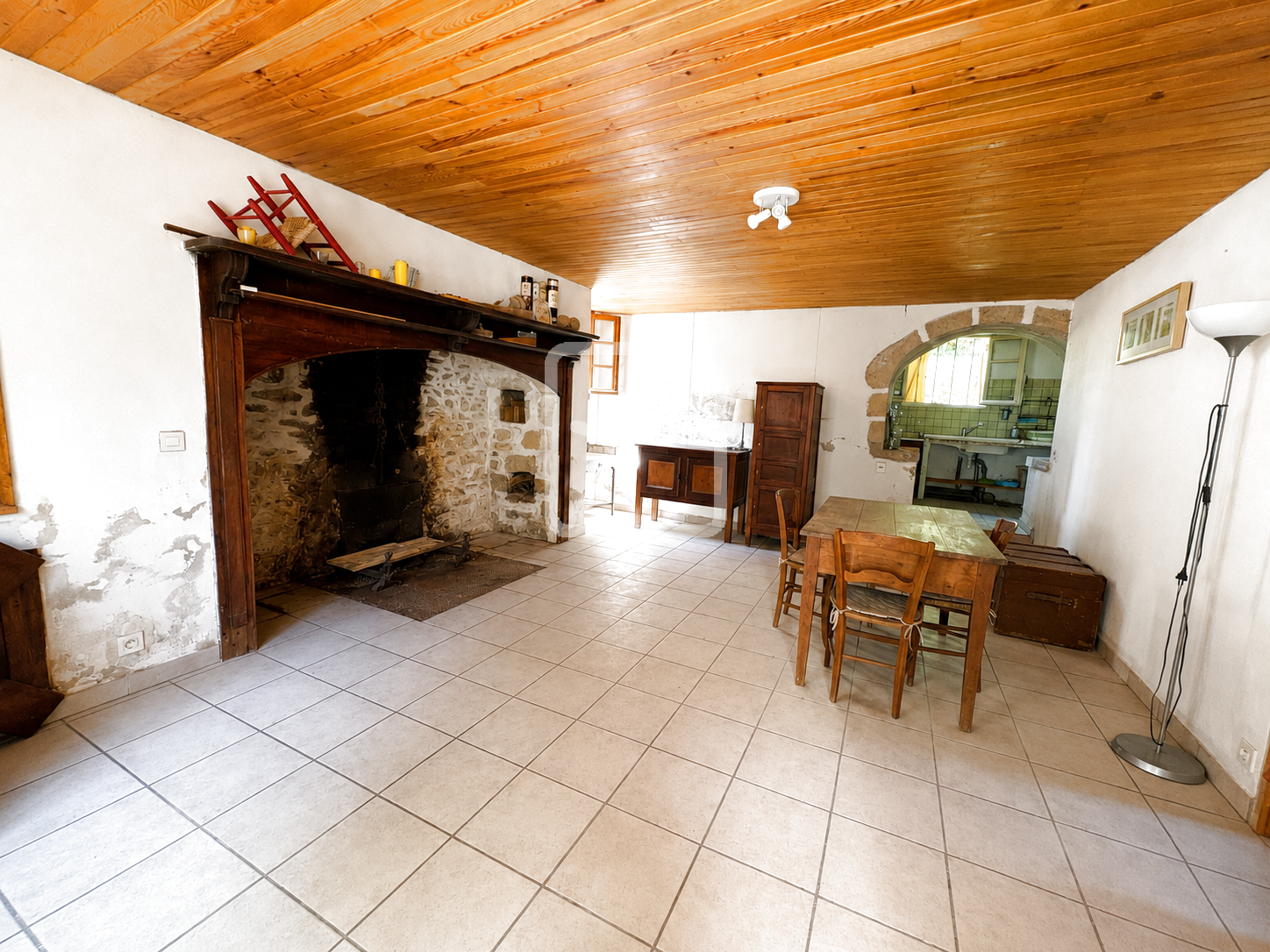 MAISON EN VIEILLE PIERRE A RENOVER