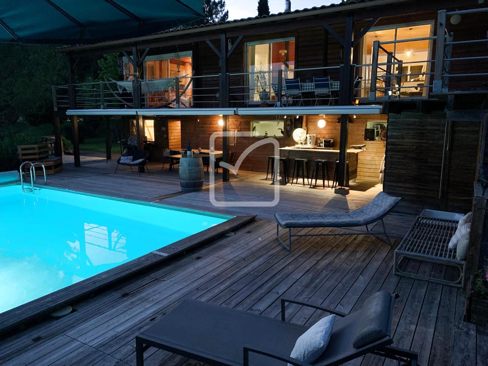 SUPERBE ENSEMBLE IMMOBILIER AVEC VUE DOMINANTE.