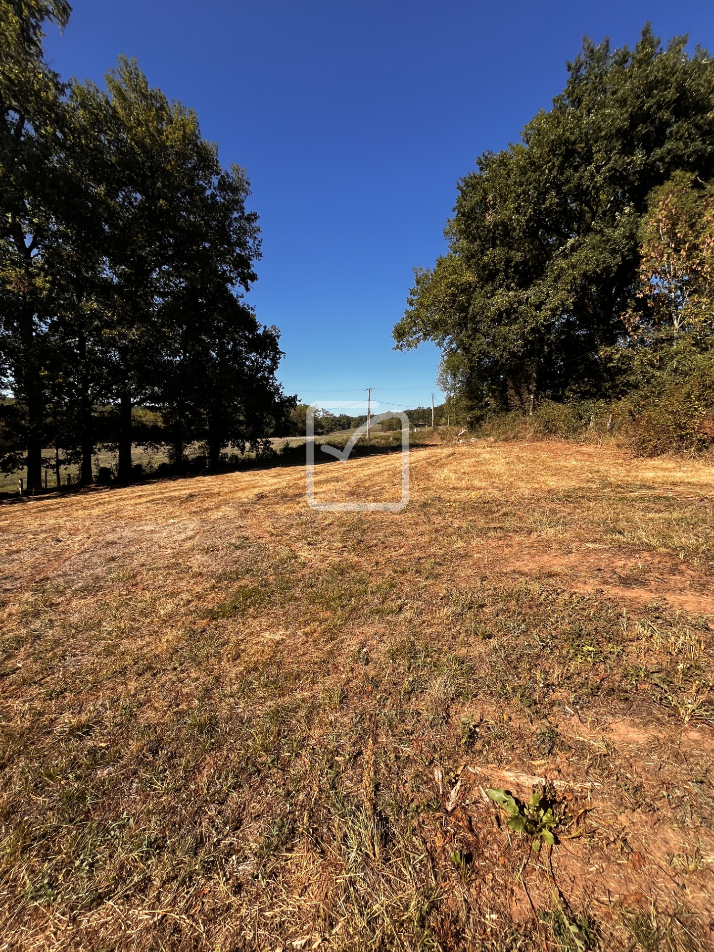 Terrain constructible à vendre à Objat, 1 651 m² – photo 2 sur 4