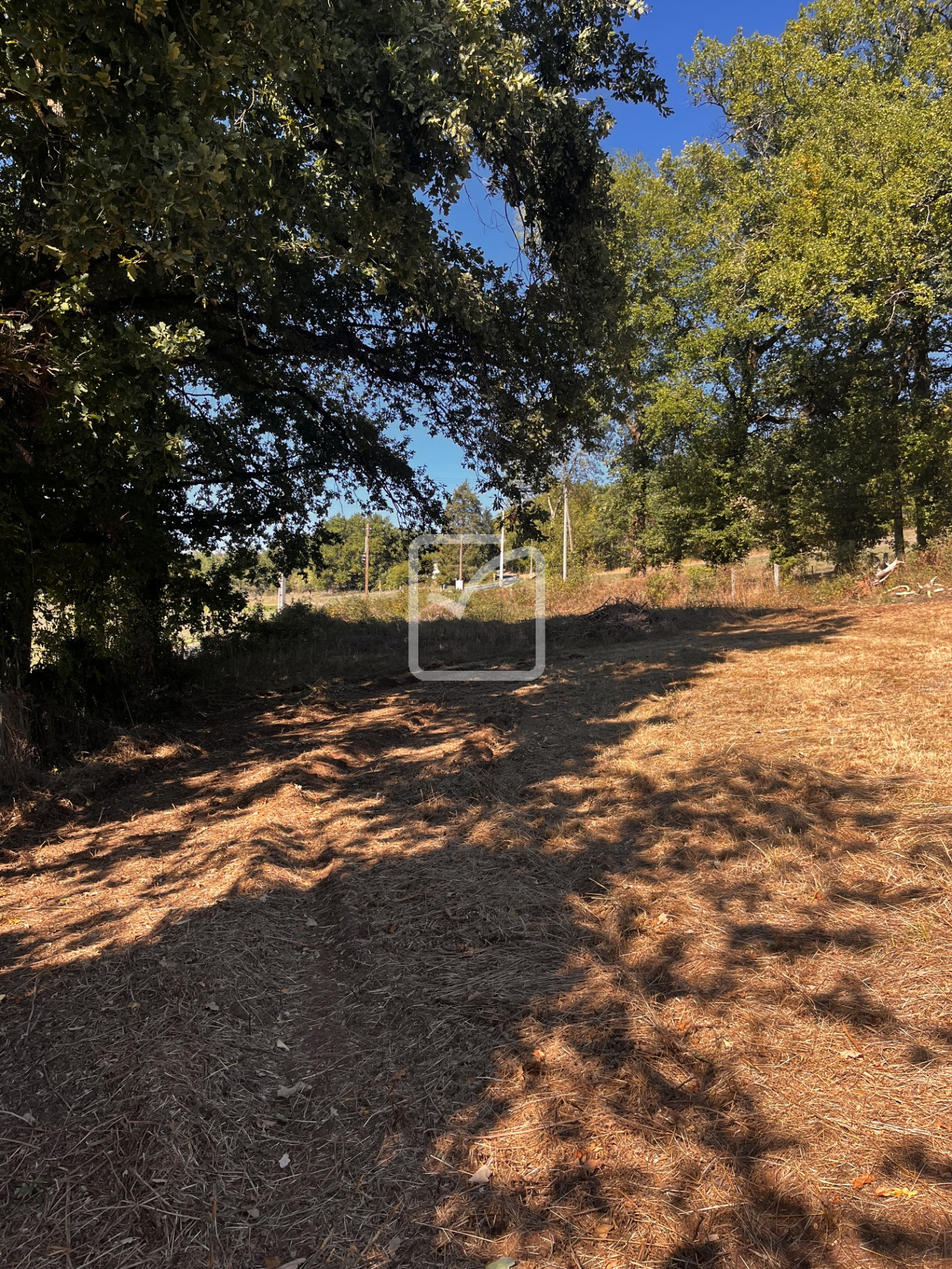 Terrain constructible à vendre à Objat, 1 651 m² – photo 1 sur 4