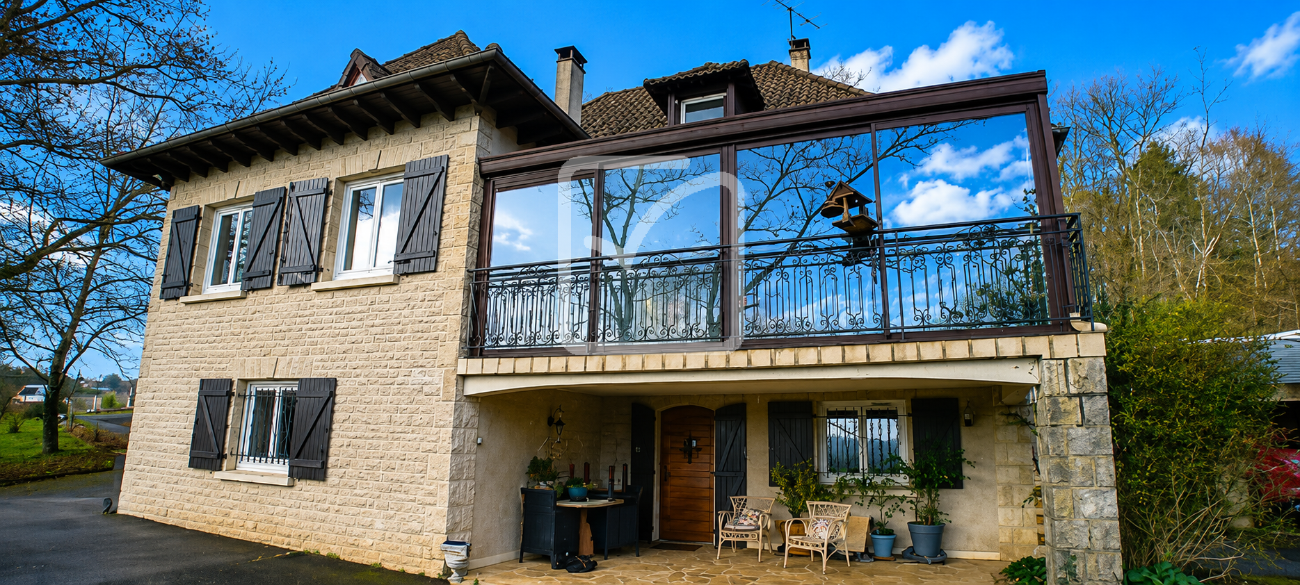 SUR LES HAUTEURS DE MALEMORT, TRES BELLE MAISON EN PIERRE A